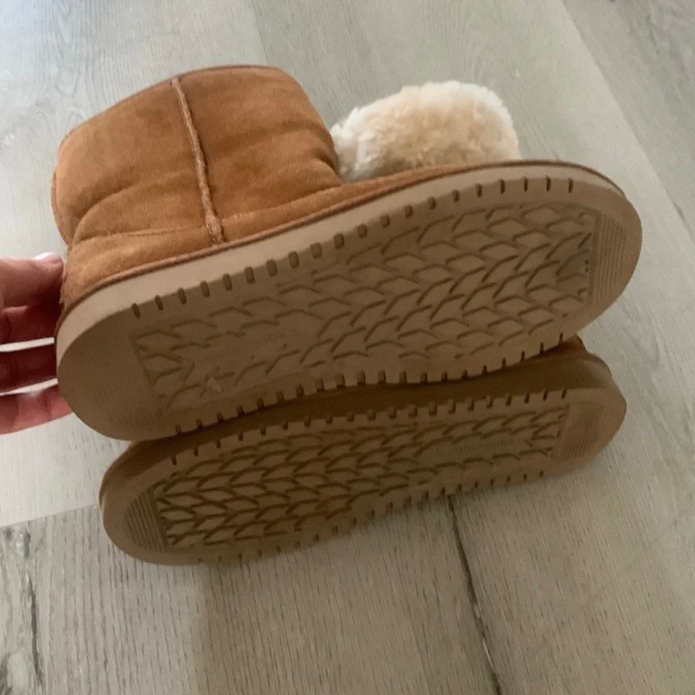UGG KOOLABURRA Chestnut Suede Low‎ Boot Fur Lined size 6 tan camel fall winter